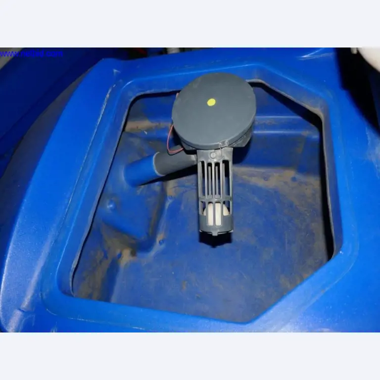 Reinigungsmaschinen und Büroausstattung-4