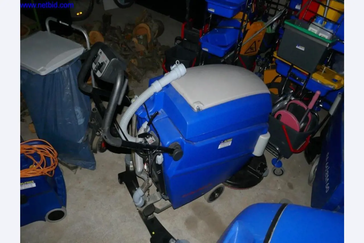 Reinigungsmaschinen und Büroausstattung-2