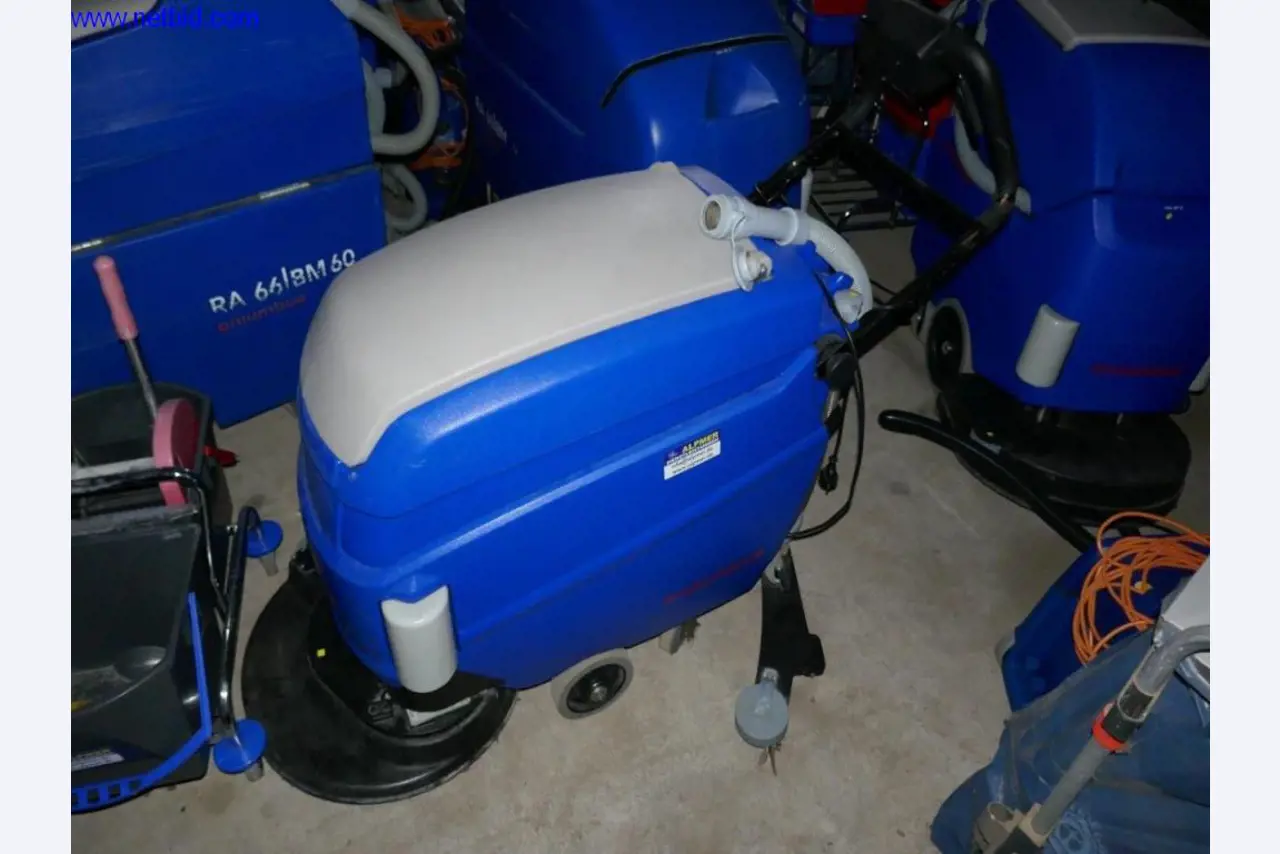 Reinigungsmaschinen und Büroausstattung-4