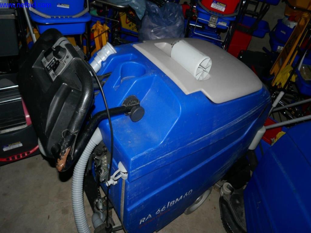 Reinigungsmaschinen und Büroausstattung-3