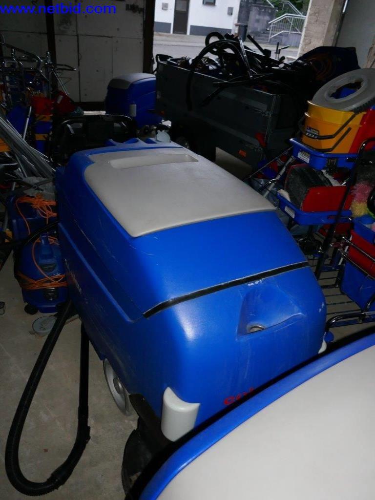 Reinigungsmaschinen und Büroausstattung-3