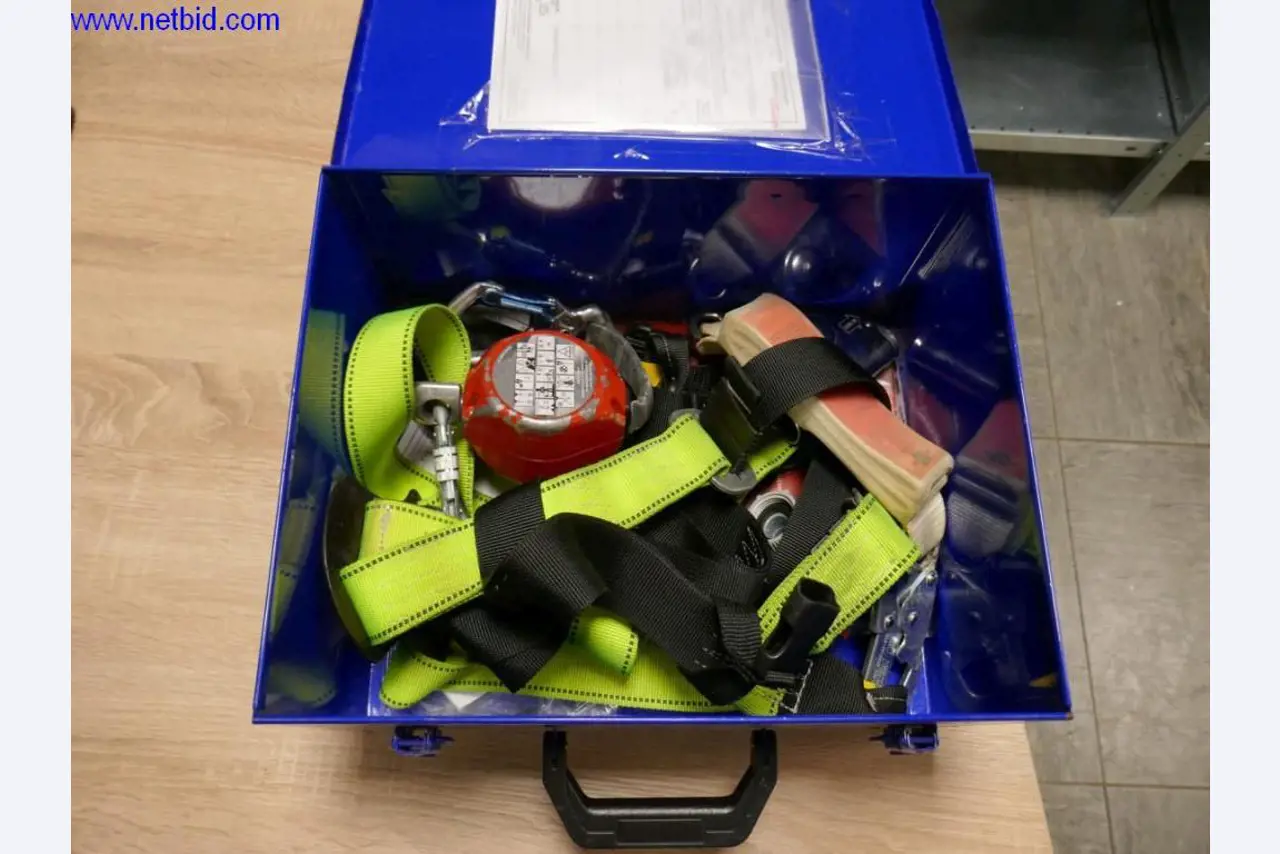Reinigungsmaschinen und Büroausstattung-3