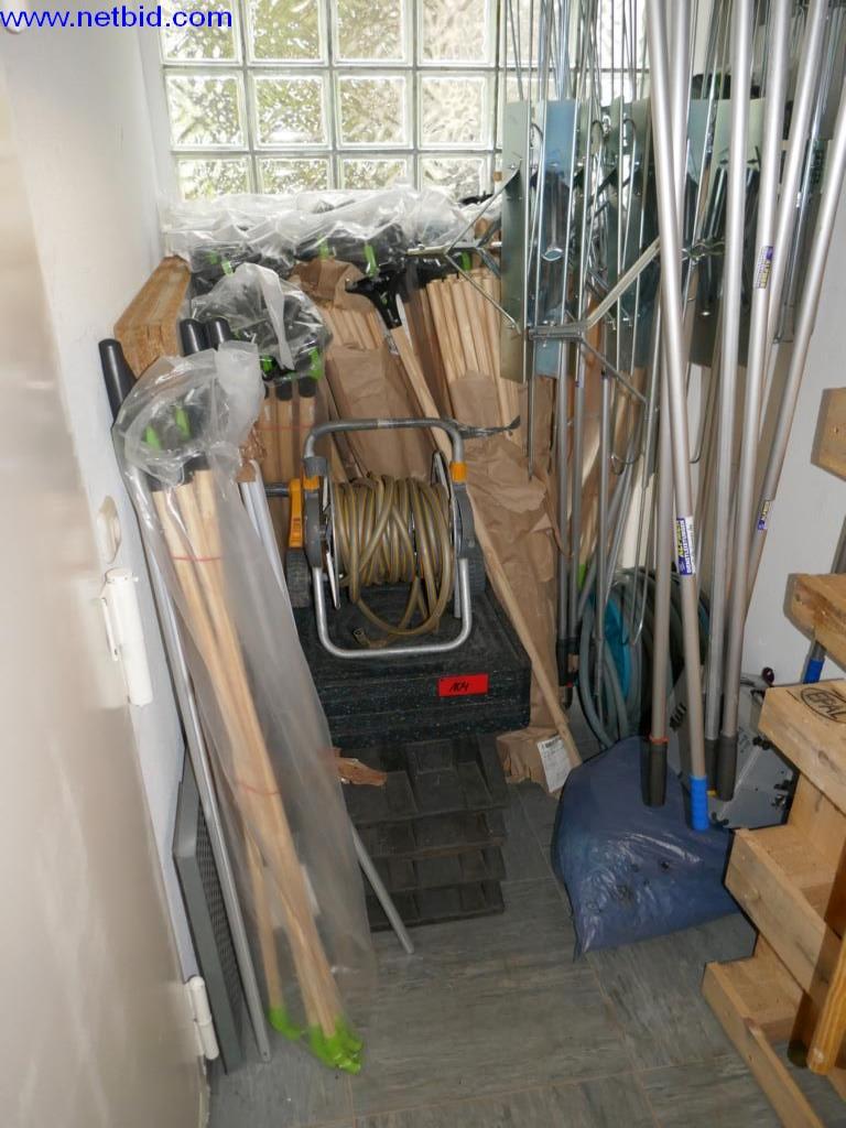 Reinigungsmaschinen und Büroausstattung-1