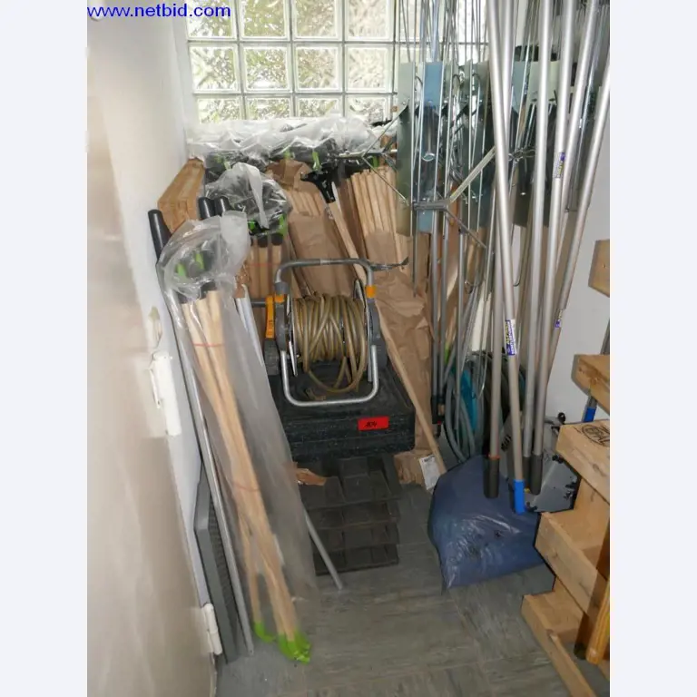 Reinigungsmaschinen und Büroausstattung-1