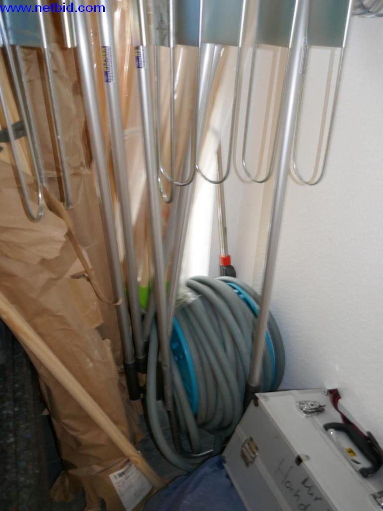 Reinigungsmaschinen und Büroausstattung-3