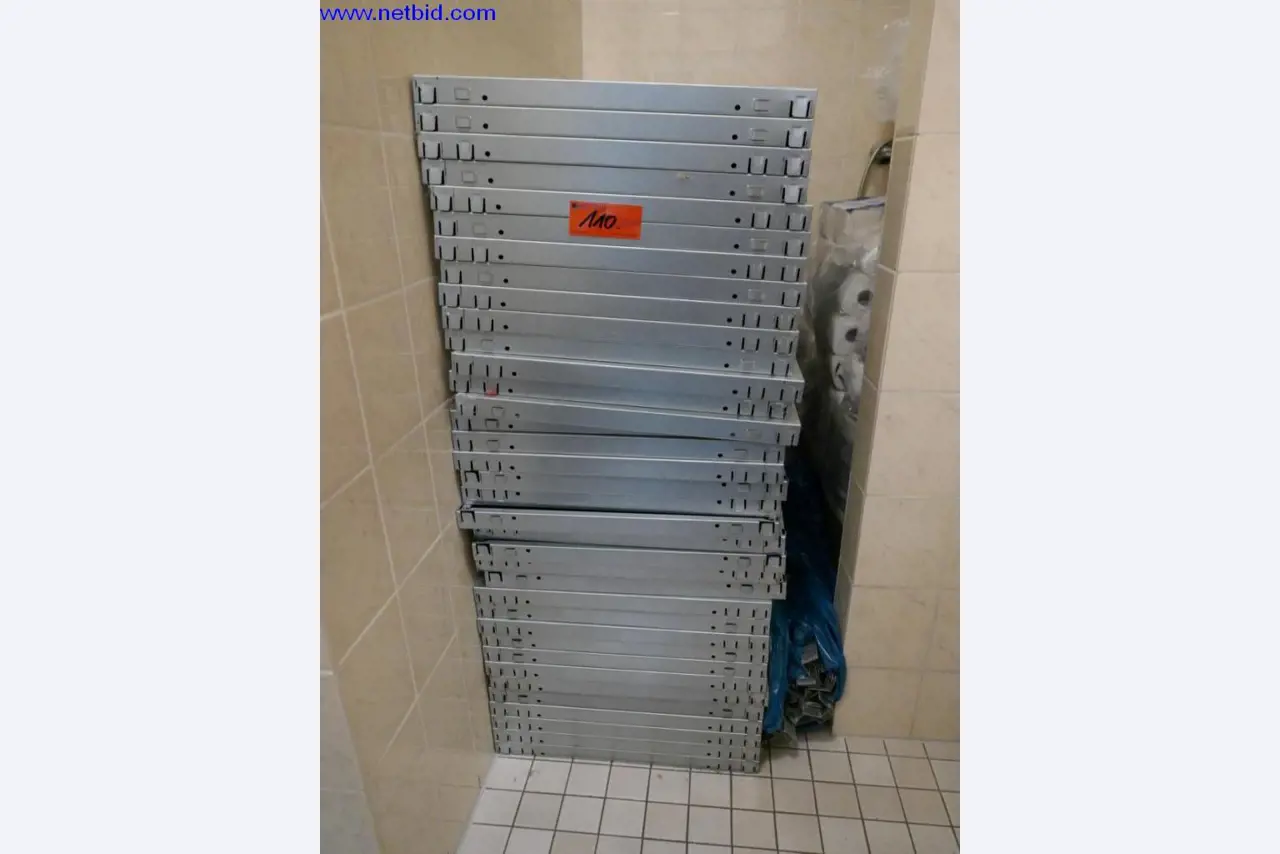 Reinigungsmaschinen und Büroausstattung-1