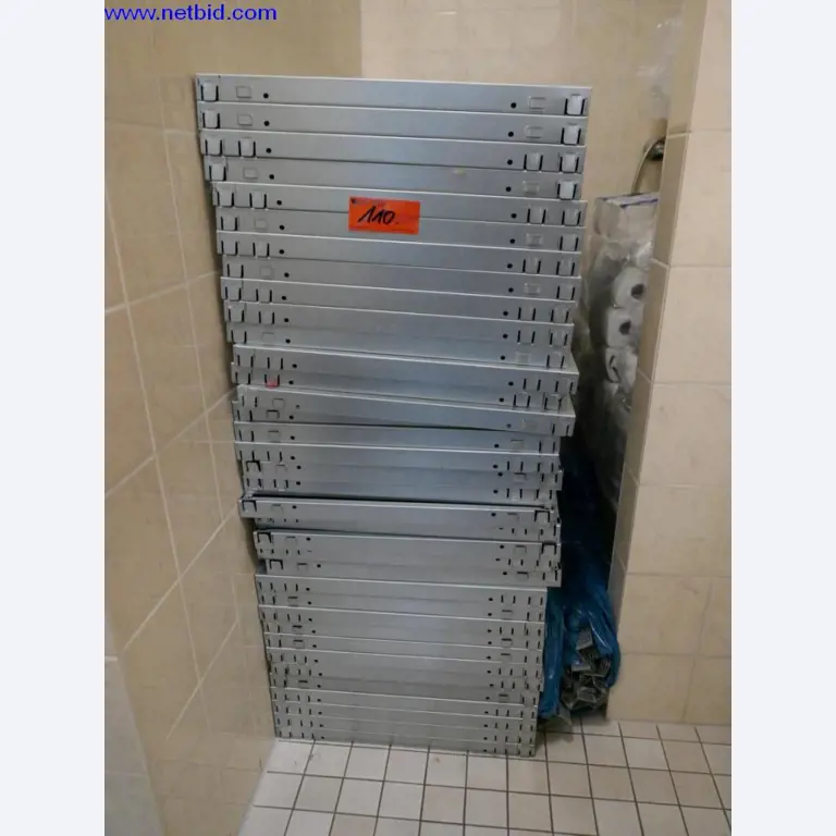 Reinigungsmaschinen und Büroausstattung-1