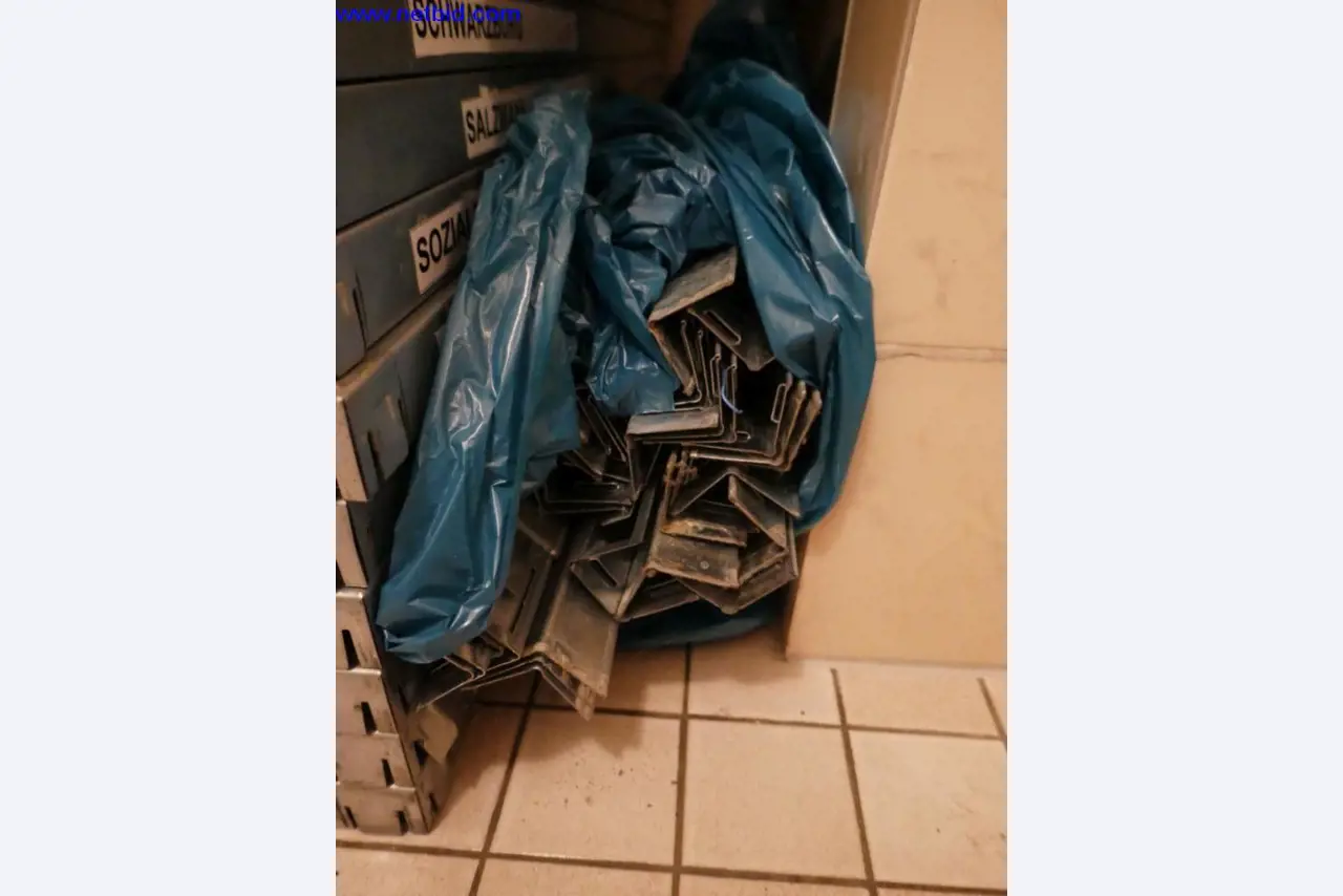 Reinigungsmaschinen und Büroausstattung-2