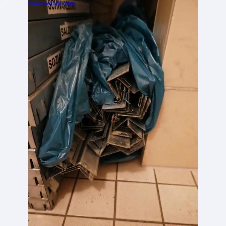 Reinigungsmaschinen und Büroausstattung-2