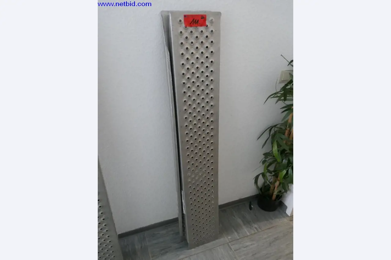 Reinigungsmaschinen und Büroausstattung-1