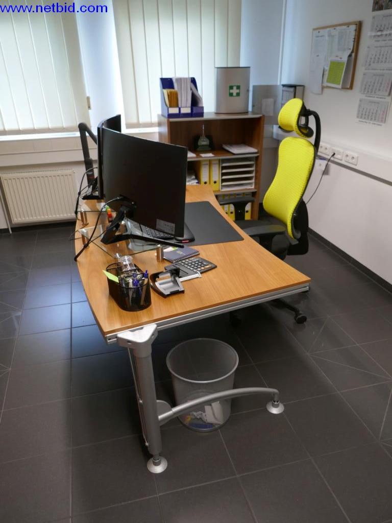 Reinigungsmaschinen und Büroausstattung-1