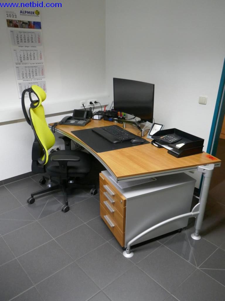 Reinigungsmaschinen und Büroausstattung-2