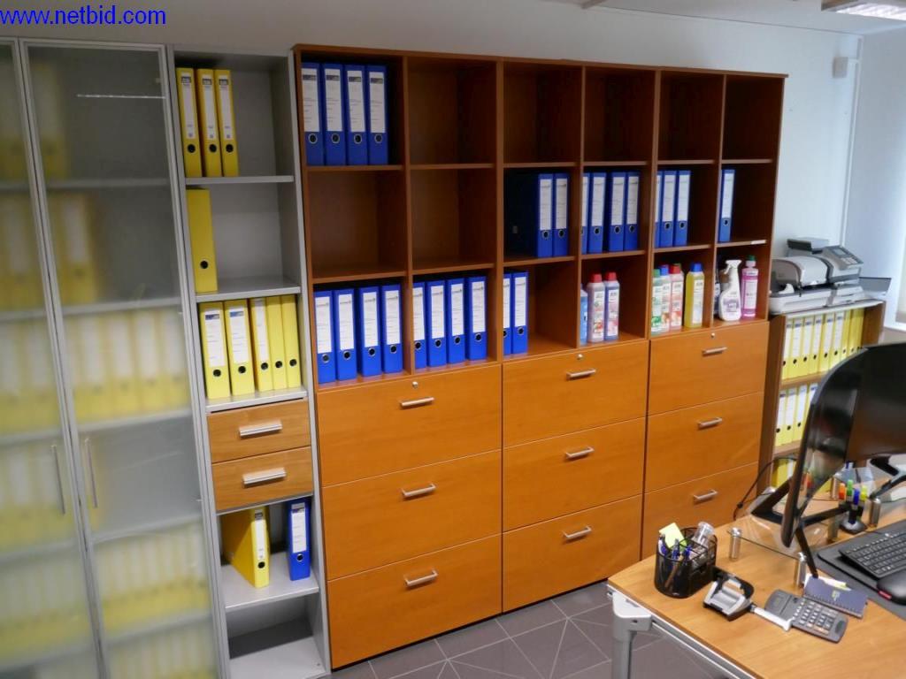 Reinigungsmaschinen und Büroausstattung-3