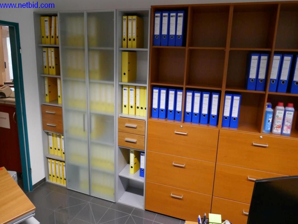 Reinigungsmaschinen und Büroausstattung-4