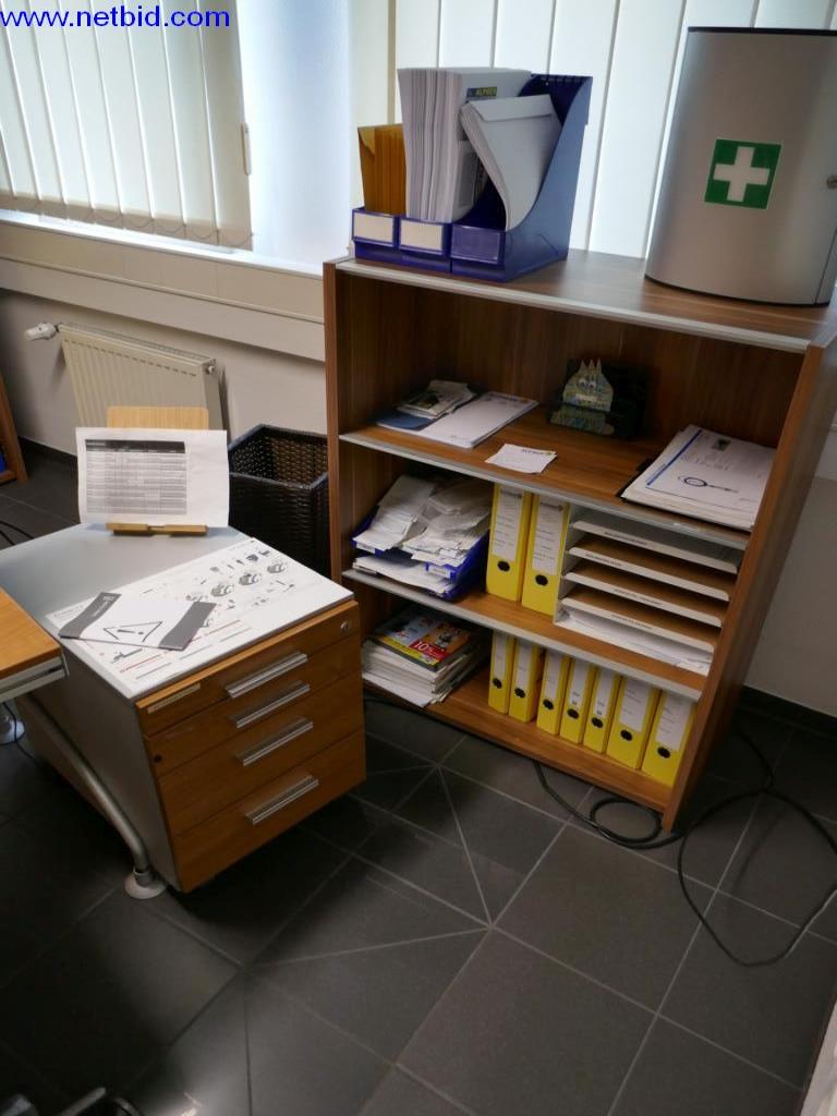 Reinigungsmaschinen und Büroausstattung-5