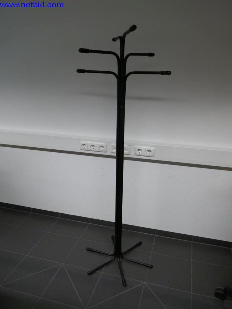 Reinigungsmaschinen und Büroausstattung-7