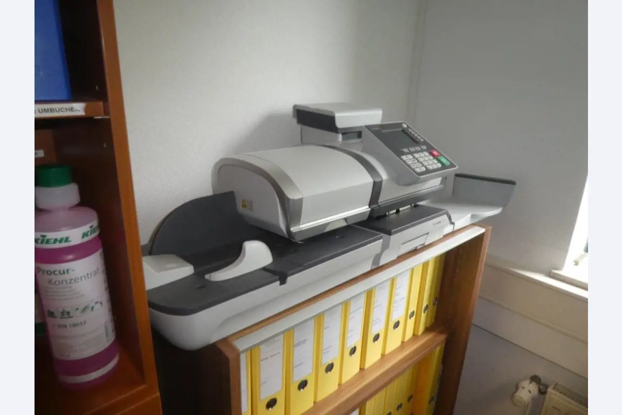 Reinigungsmaschinen und Büroausstattung-1