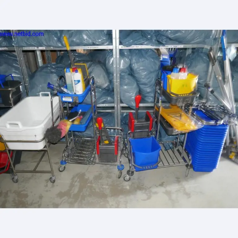 Reinigungsmaschinen und Büroausstattung-2