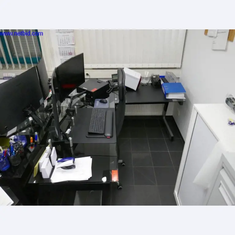 Reinigungsmaschinen und Büroausstattung-1