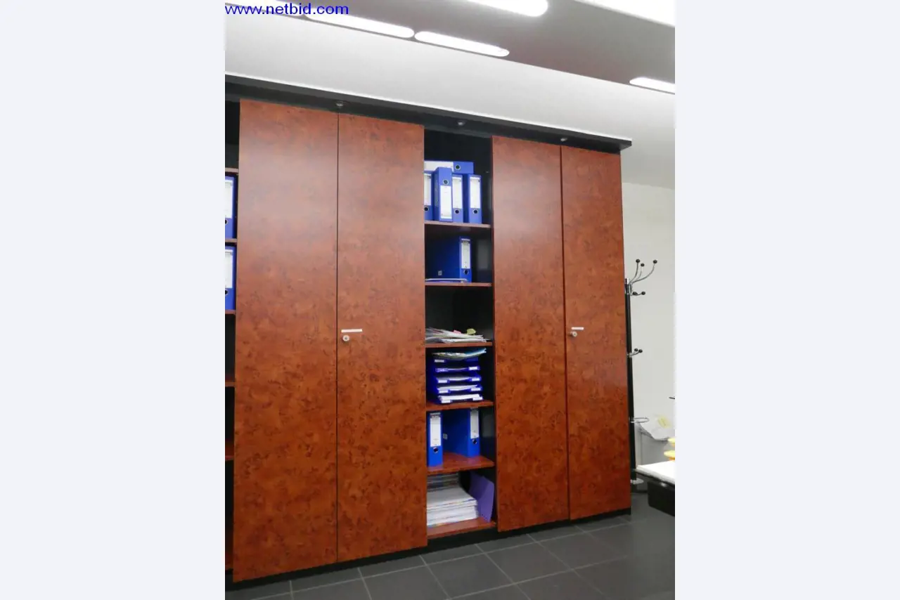 Reinigungsmaschinen und Büroausstattung-3