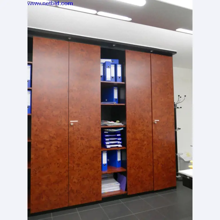 Reinigungsmaschinen und Büroausstattung-3