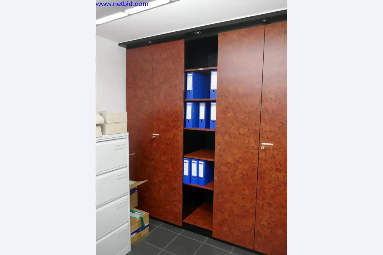 Reinigungsmaschinen und Büroausstattung-4