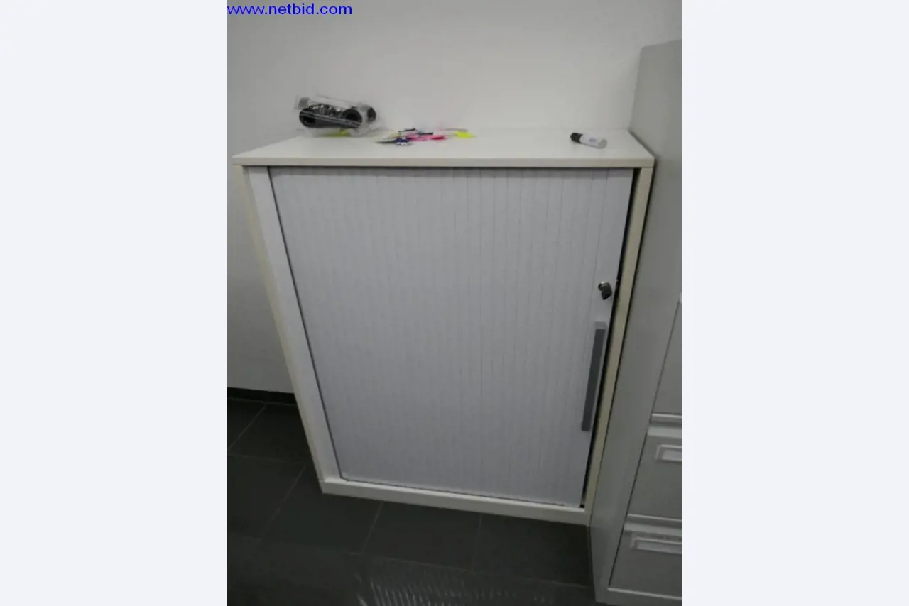 Reinigungsmaschinen und Büroausstattung-5