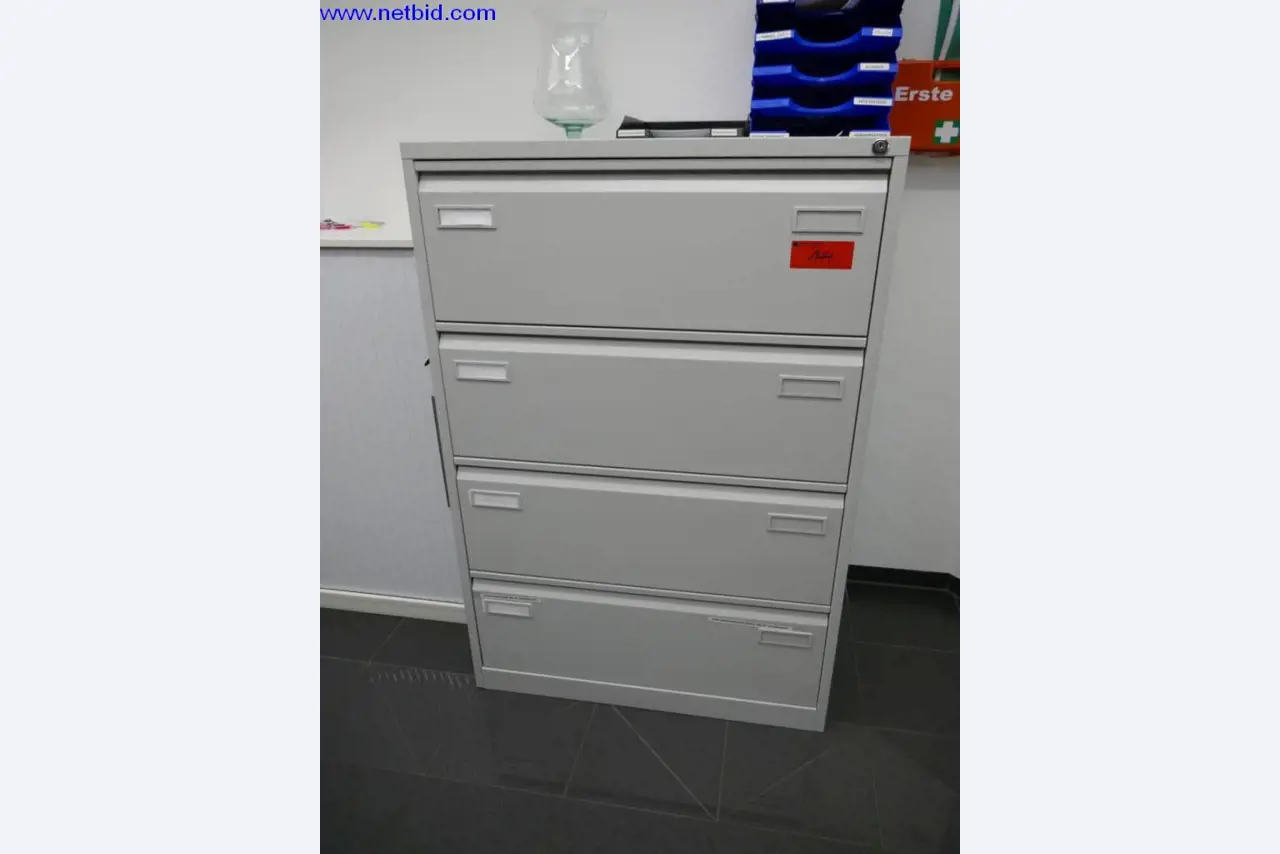 Reinigungsmaschinen und Büroausstattung-1