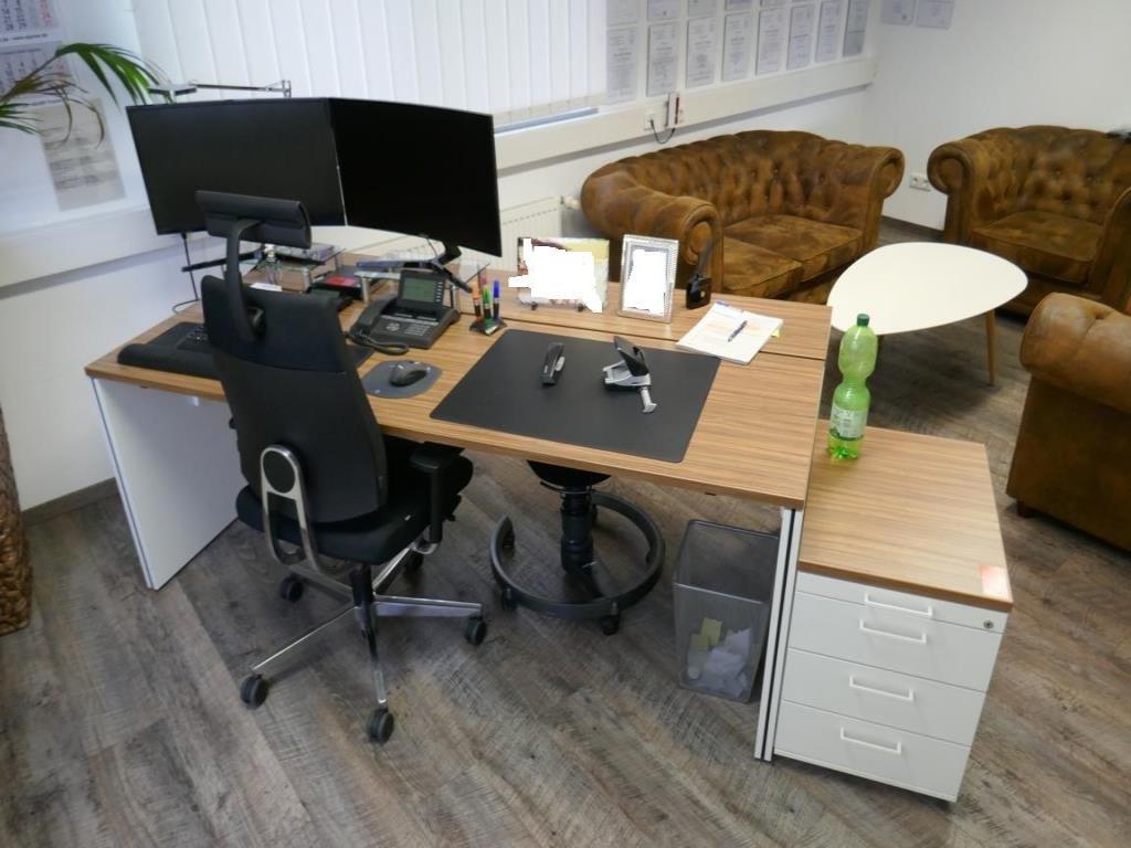 Reinigungsmaschinen und Büroausstattung-2