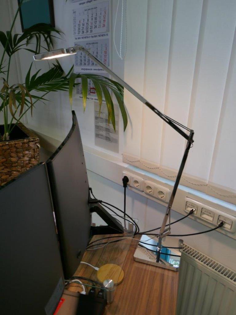 Reinigungsmaschinen und Büroausstattung-6