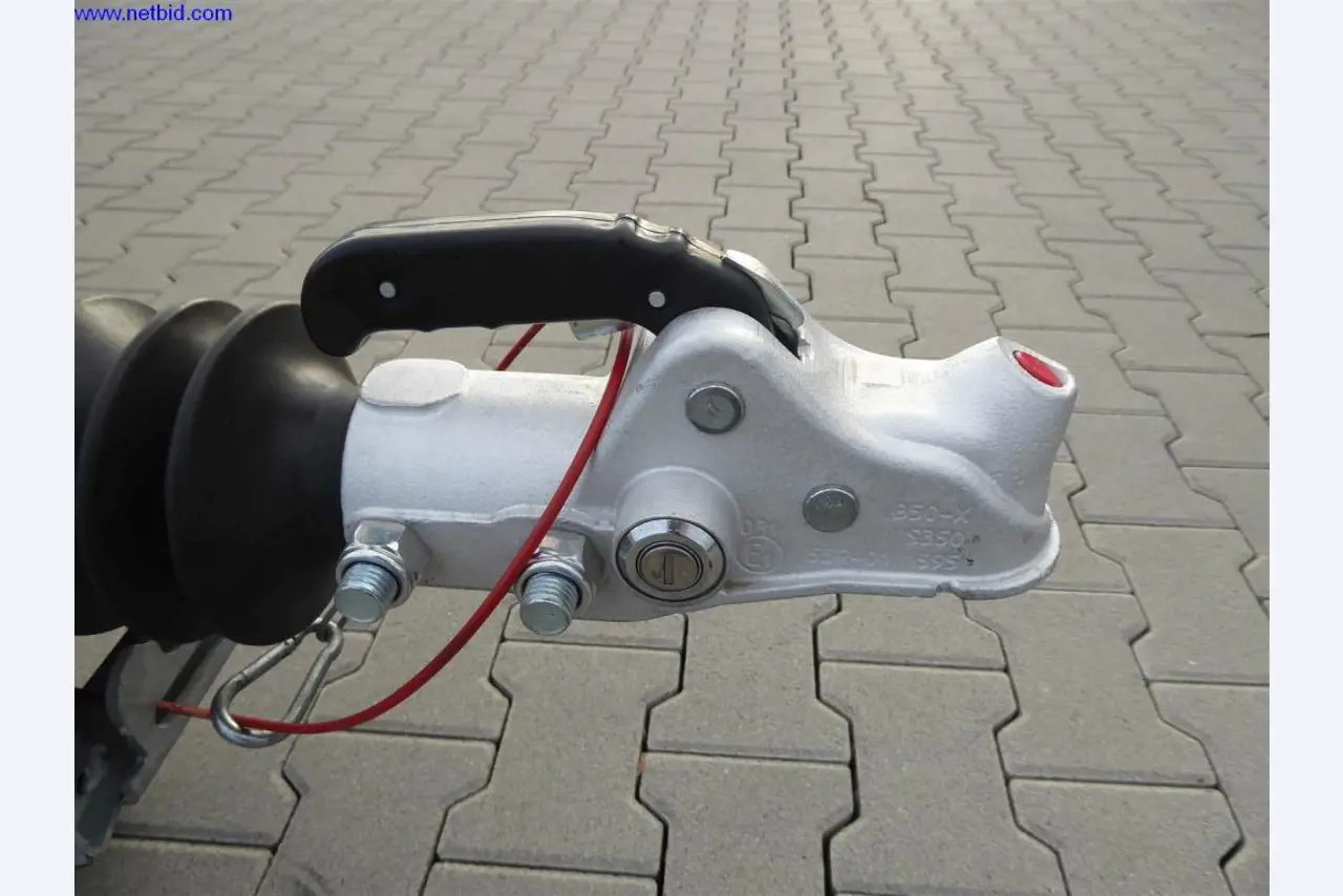 Reinigungsmaschinen und Büroausstattung-10