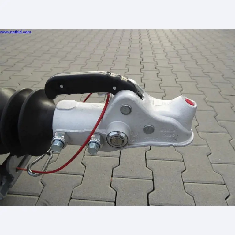 Reinigungsmaschinen und Büroausstattung-10