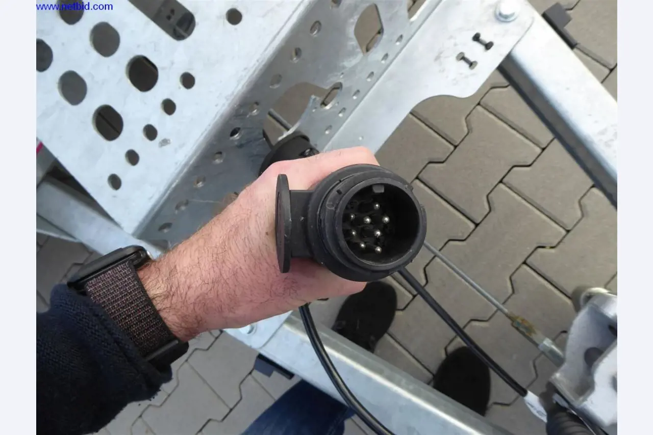 Reinigungsmaschinen und Büroausstattung-6