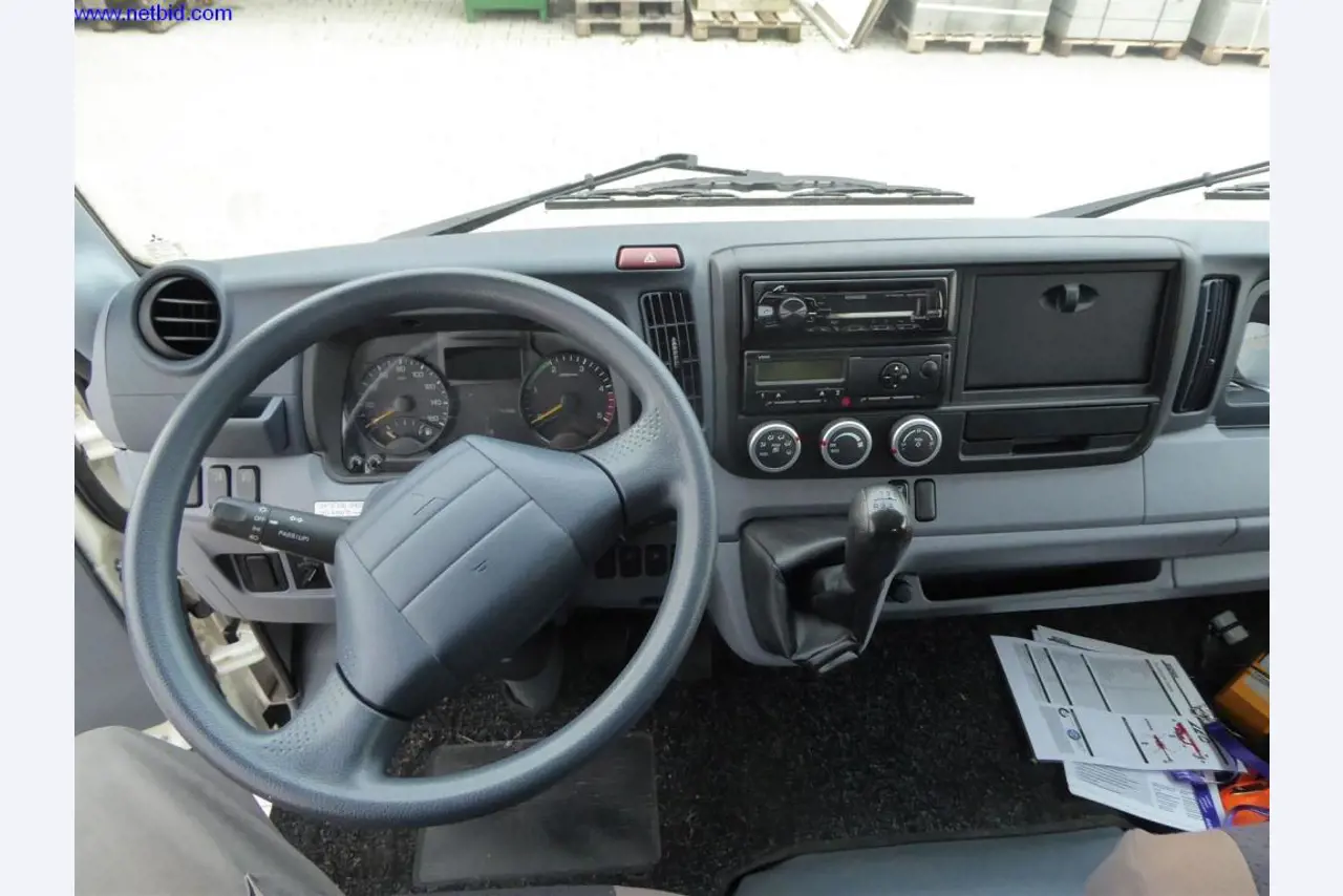 Reinigungsmaschinen und Büroausstattung-10