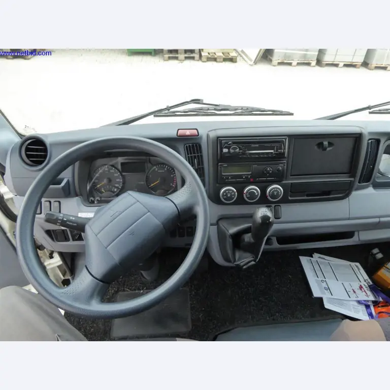 Reinigungsmaschinen und Büroausstattung-10