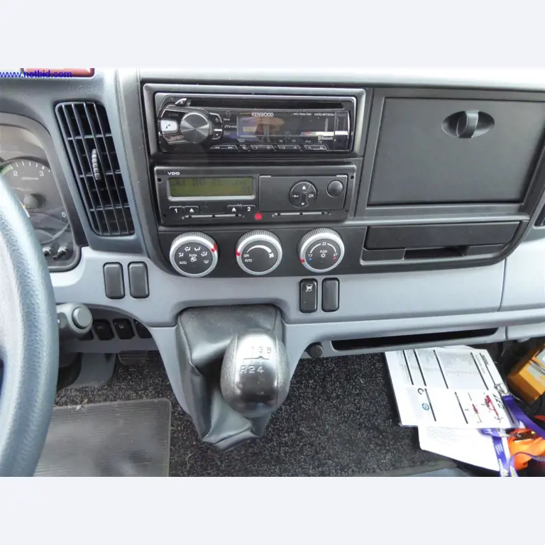 Reinigungsmaschinen und Büroausstattung-11