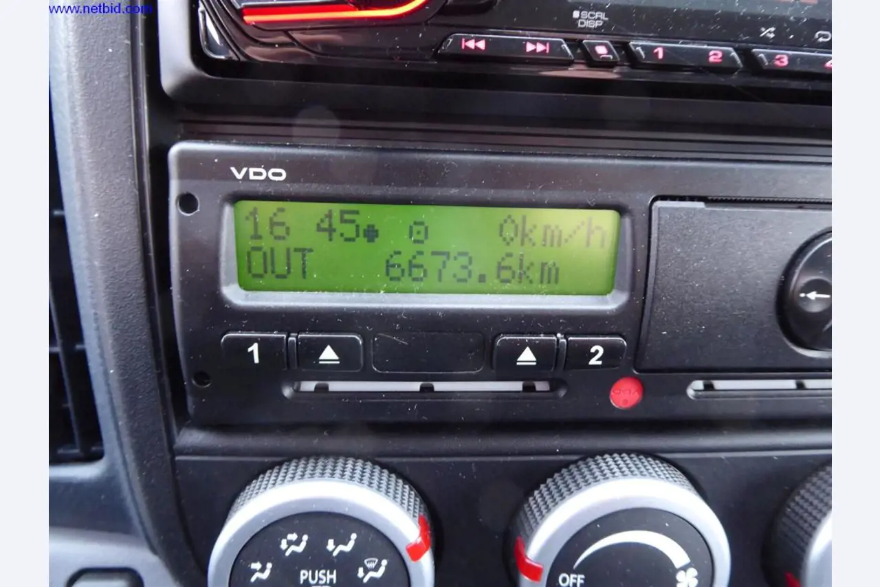 Reinigungsmaschinen und Büroausstattung-13