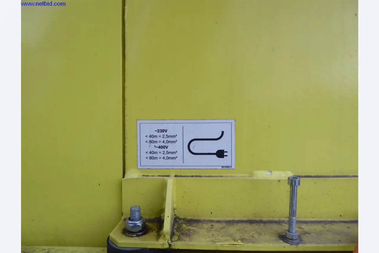 Reinigungsmaschinen und Büroausstattung-18