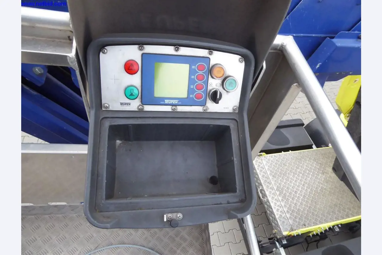 Reinigungsmaschinen und Büroausstattung-22