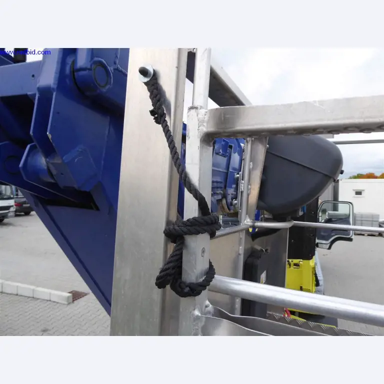 Reinigungsmaschinen und Büroausstattung-24