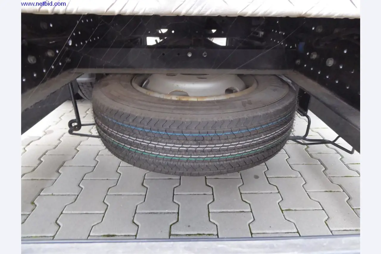 Reinigungsmaschinen und Büroausstattung-26