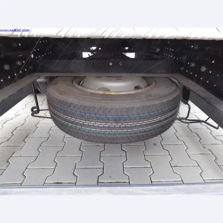 Reinigungsmaschinen und Büroausstattung-26