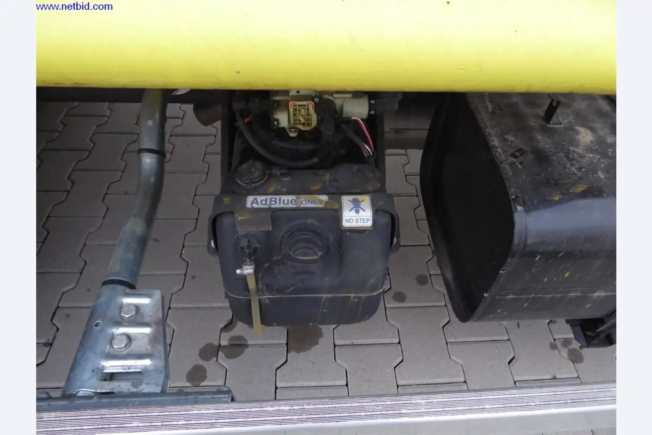 Reinigungsmaschinen und Büroausstattung-8