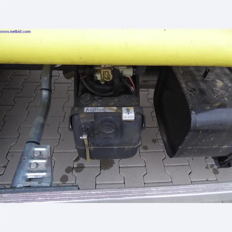 Reinigungsmaschinen und Büroausstattung-8