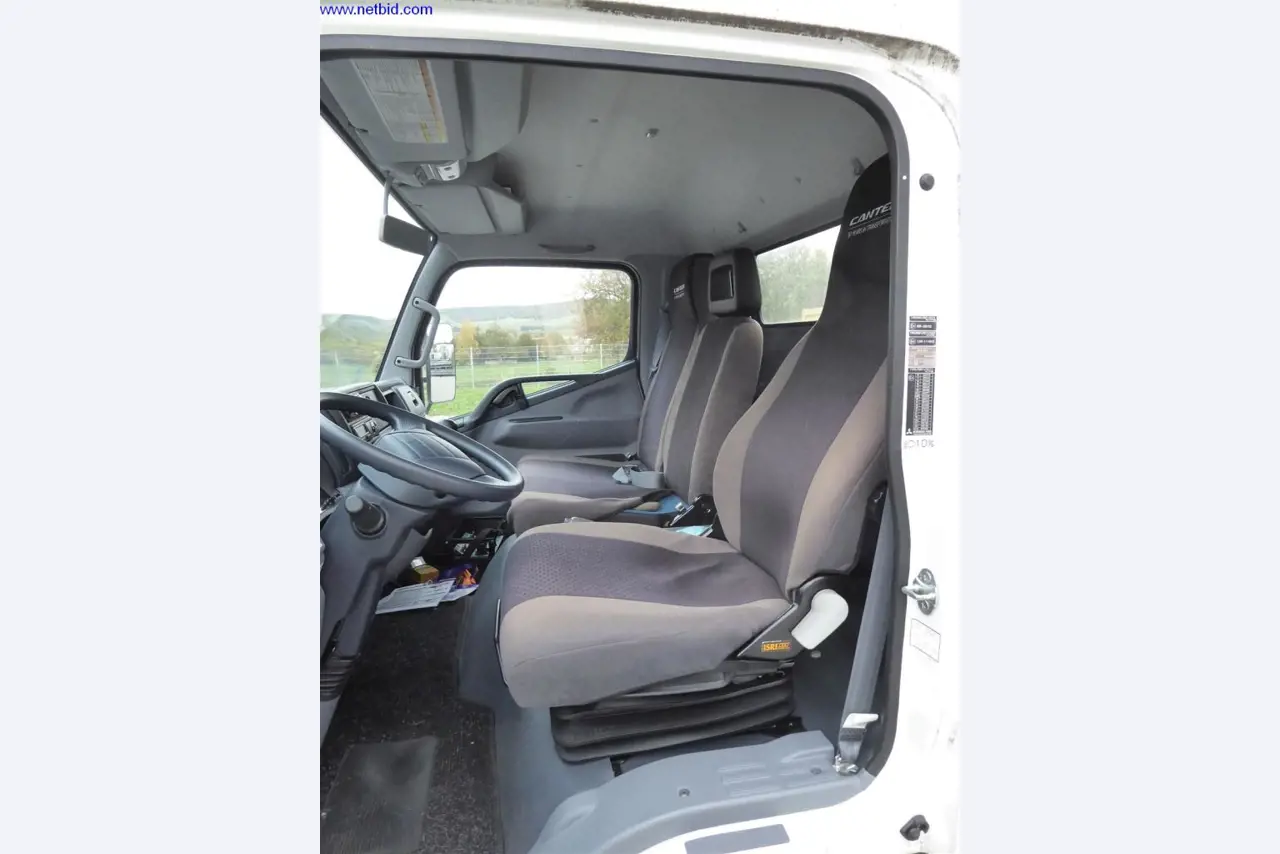 Reinigungsmaschinen und Büroausstattung-9