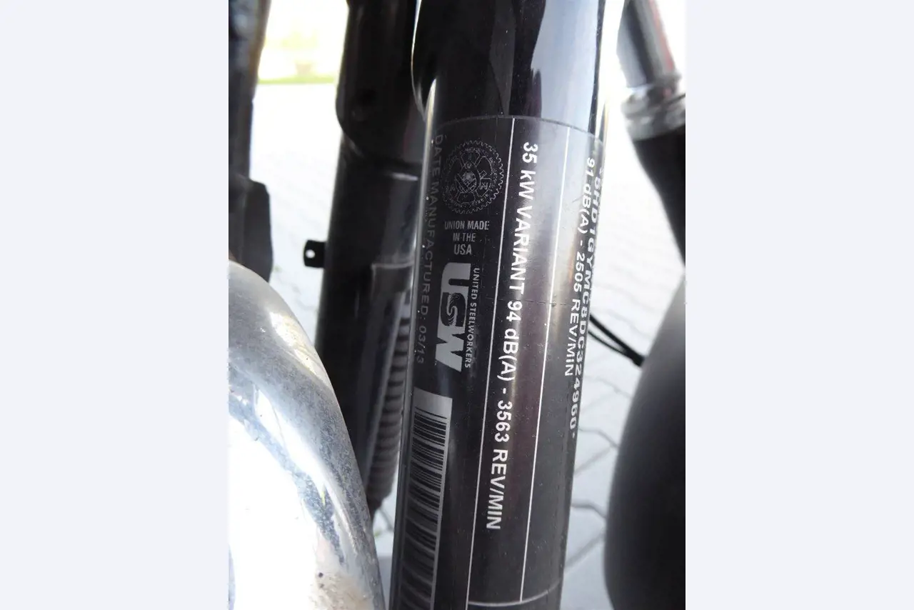 Reinigungsmaschinen und Büroausstattung-18