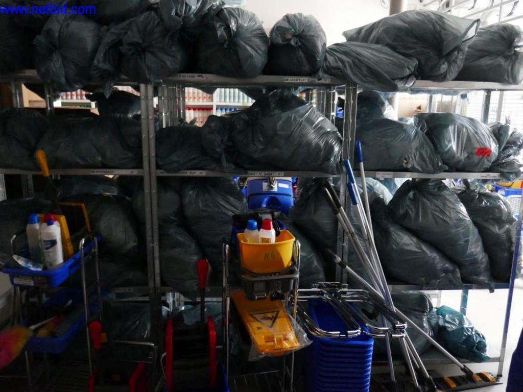 Reinigungsmaschinen und Büroausstattung-2