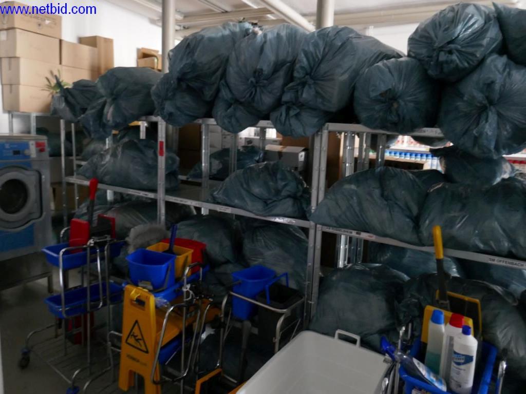 Reinigungsmaschinen und Büroausstattung-3