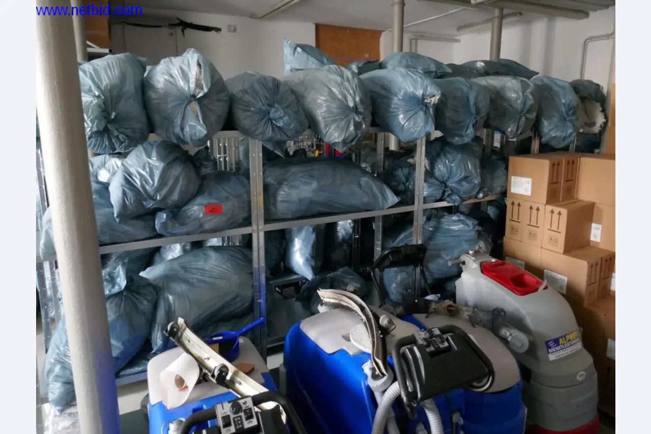 Reinigungsmaschinen und Büroausstattung-6