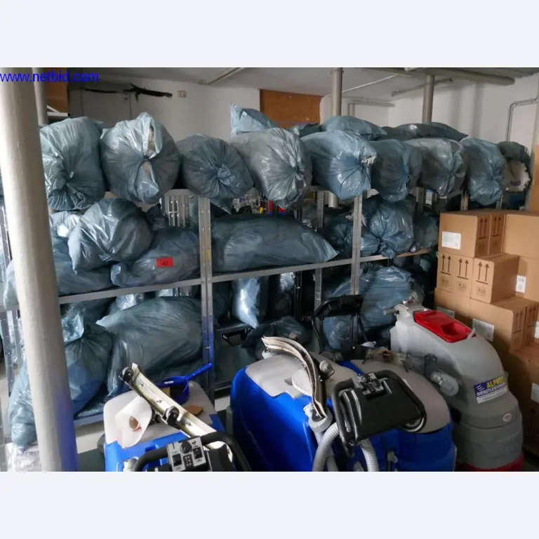 Reinigungsmaschinen und Büroausstattung-6